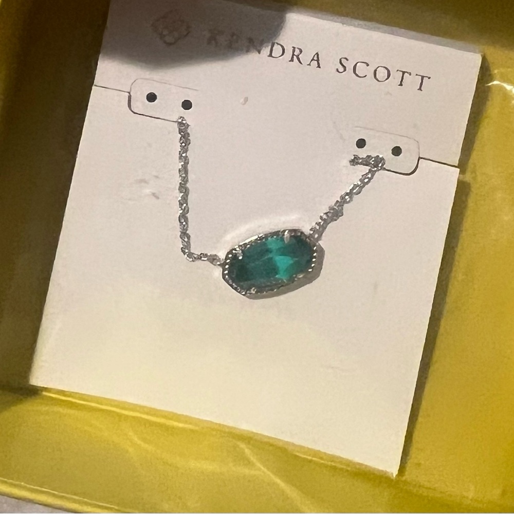 Kendra Scott Green and Silver Necklace with Modern Design